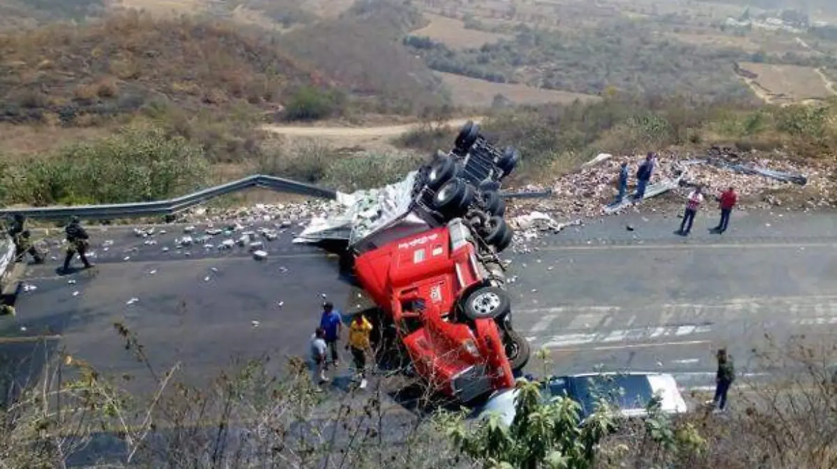 Volcadura en Maltrata2